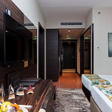 M Hotel Makkah By Millennium Mekka Exterior foto A room at the hotel