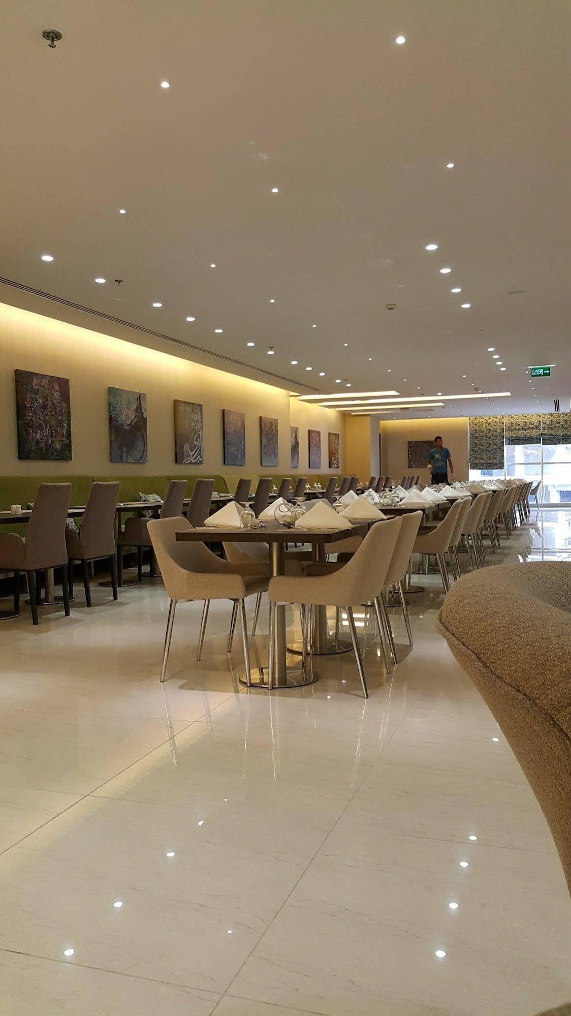M Hotel Makkah By Millennium Mekka Exterior foto The hotel's restaurant