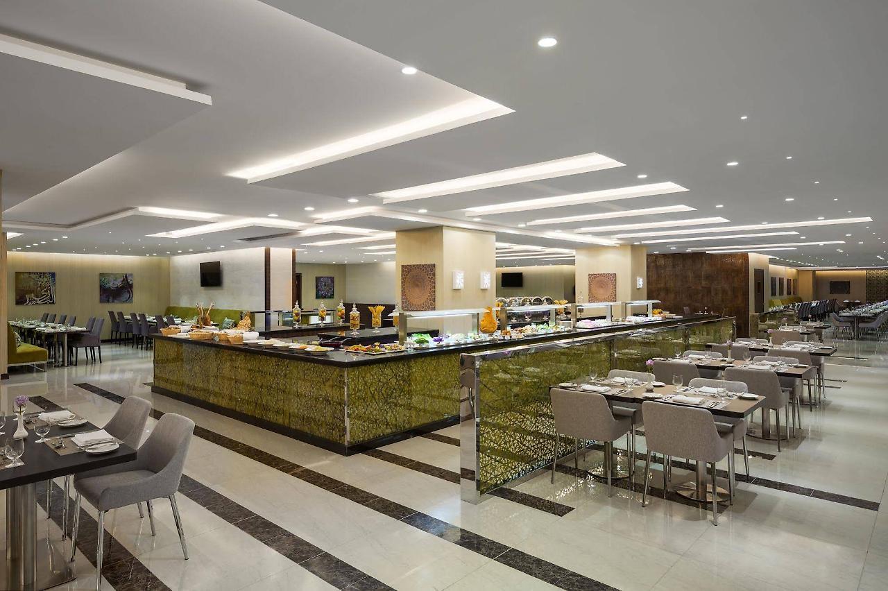 M Hotel Makkah By Millennium Mekka Exterior foto The hotel's breakfast buffet