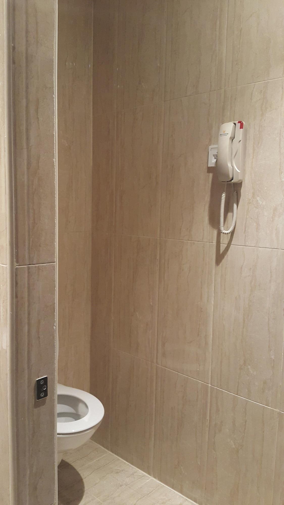 M Hotel Makkah By Millennium Mekka Exterior foto A shower stall