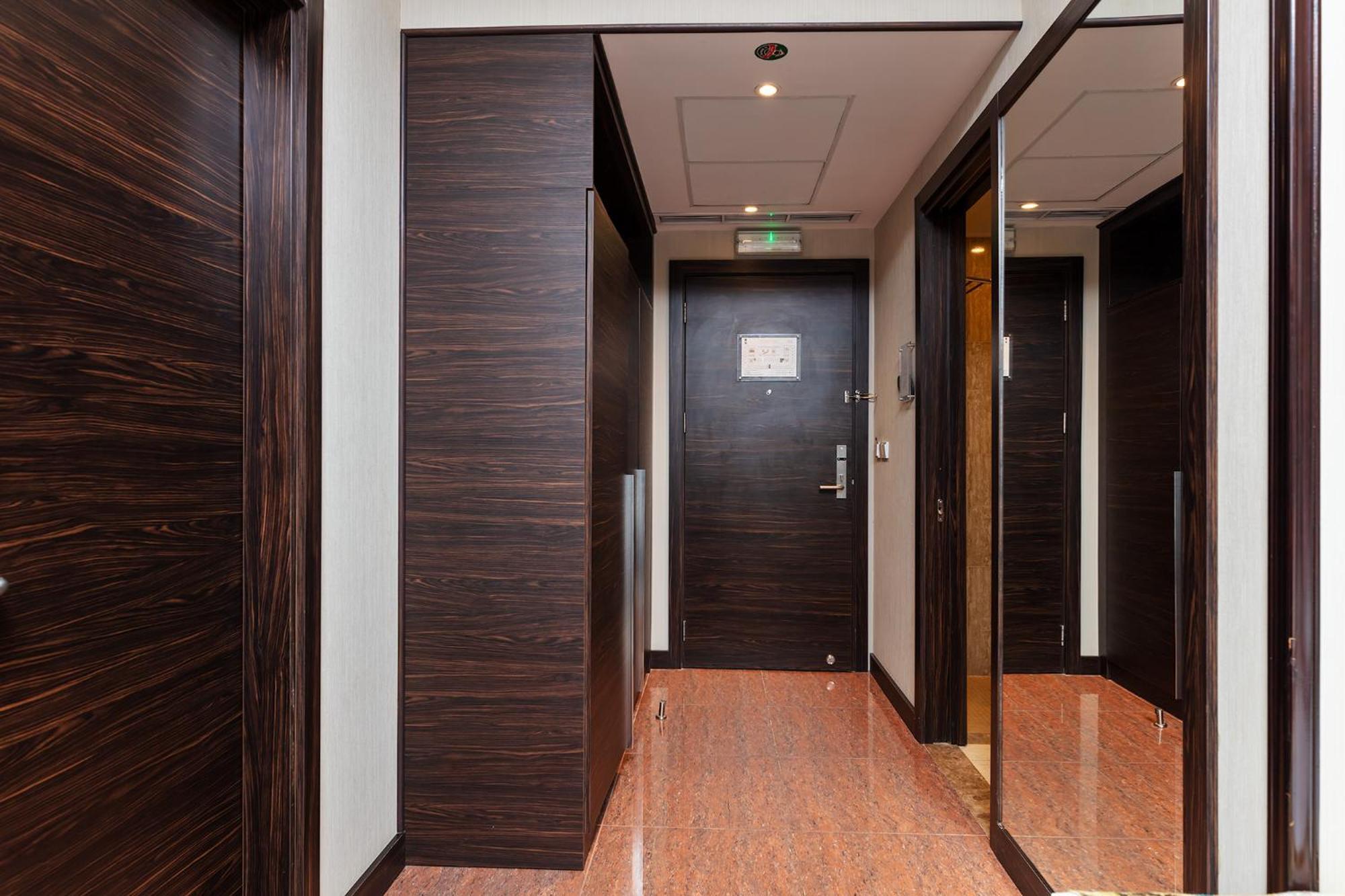 M Hotel Makkah By Millennium Mekka Exterior foto Interior of a hotel room