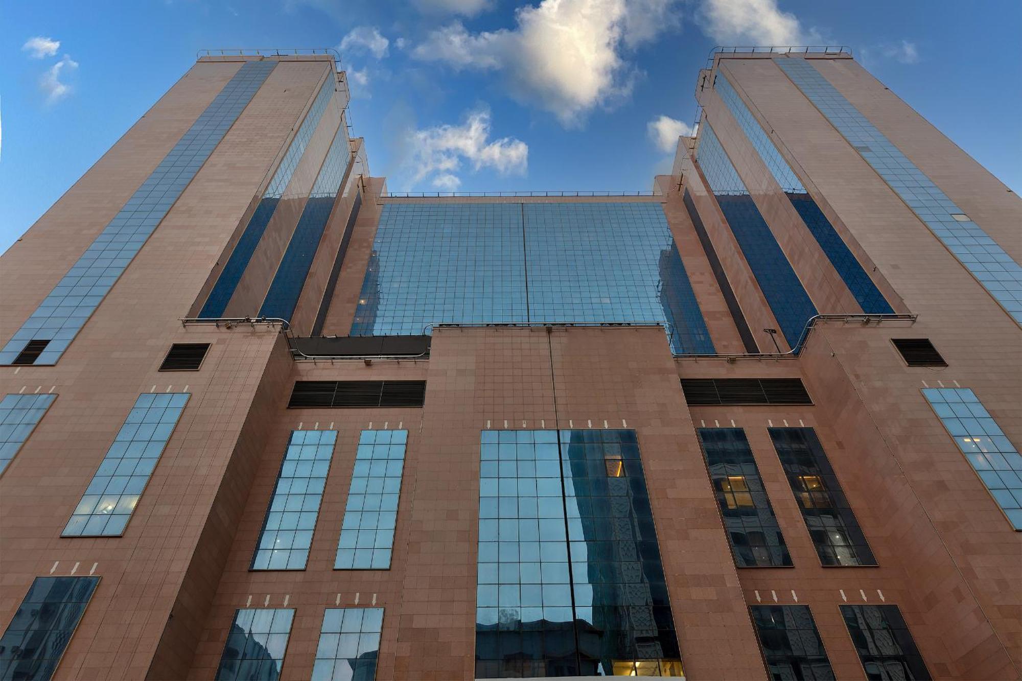 M Hotel Makkah By Millennium Mekka Exterior foto The building of the National Bank of Greece