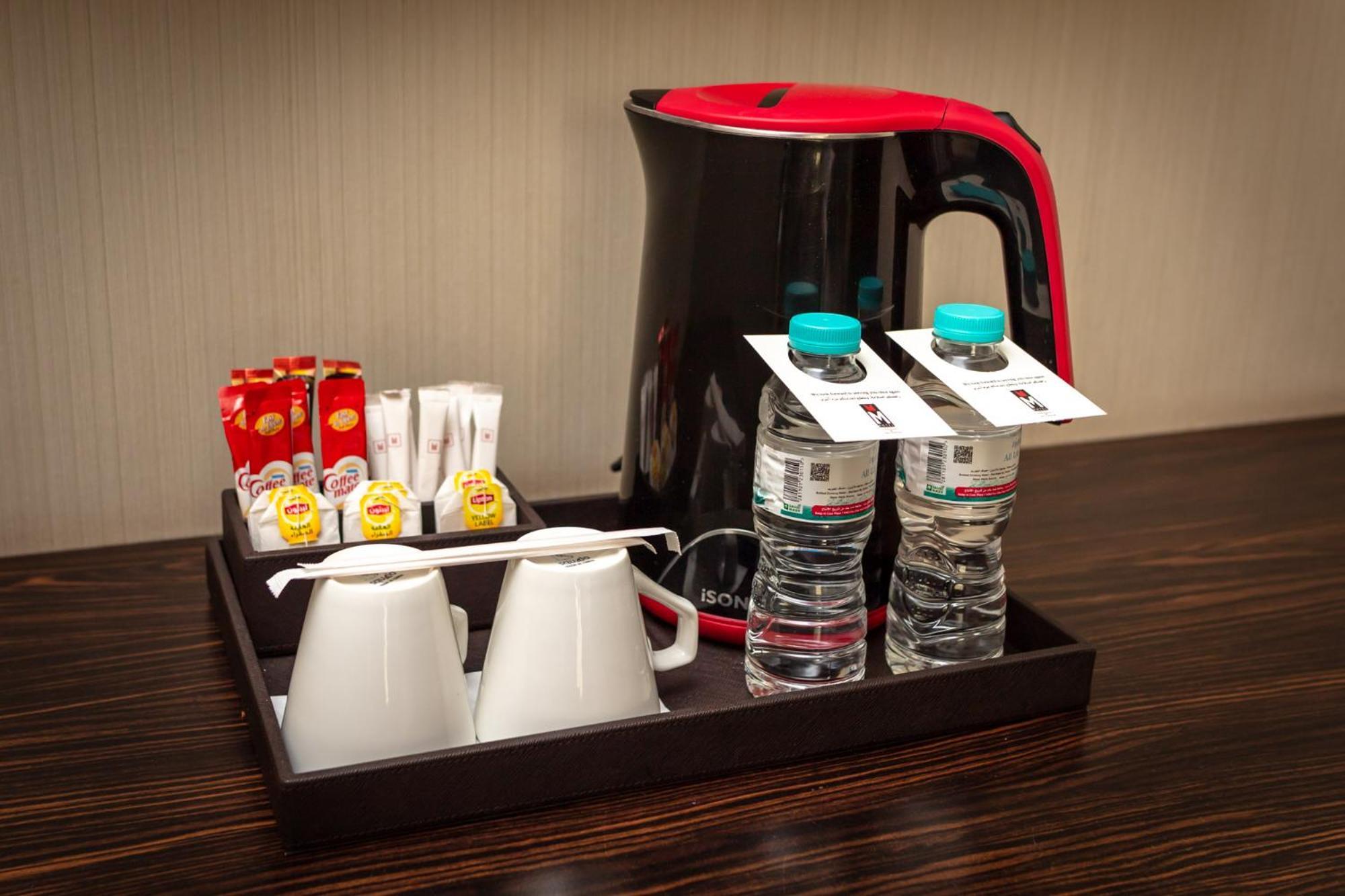 M Hotel Makkah By Millennium Mekka Exterior foto A tray of room service