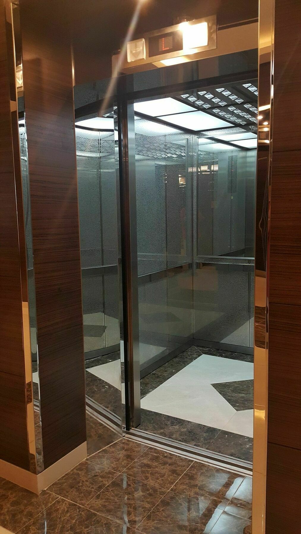 M Hotel Makkah By Millennium Mekka Exterior foto A lift cabin